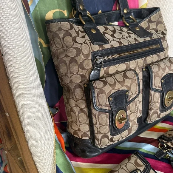 Coach Legacy Signature Gigi Tote, wristlet, flap turnlock wallet, 3-piece Set - Picture 8 of 12